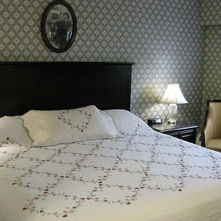 Billy Barker Casino Hotel Кунел Екстериор снимка